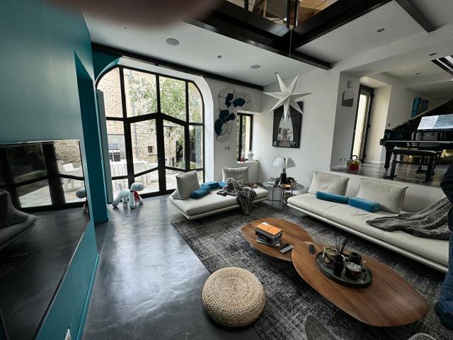 Maison 8 pièces 320 m²