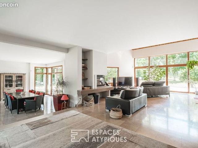 Maison 8 pièces 320 m²