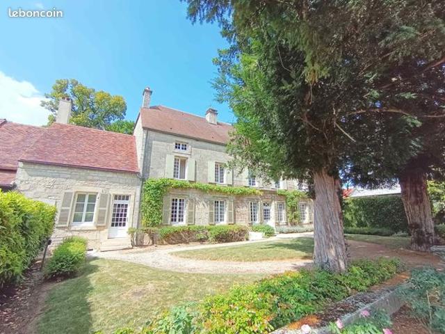 Maison 8 pièces 320 m²