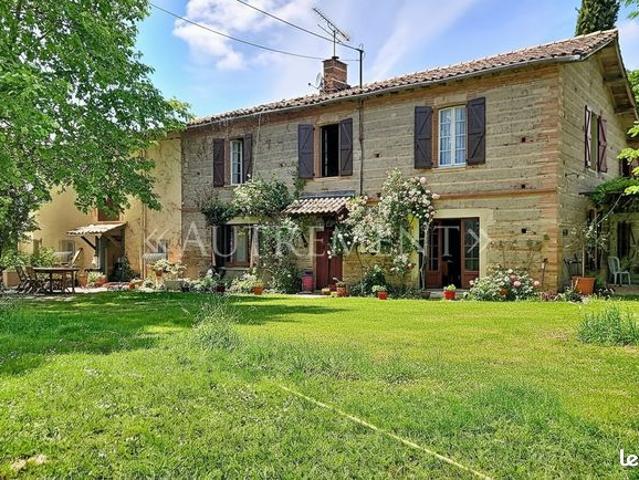 Maison 8 pièces 320 m²