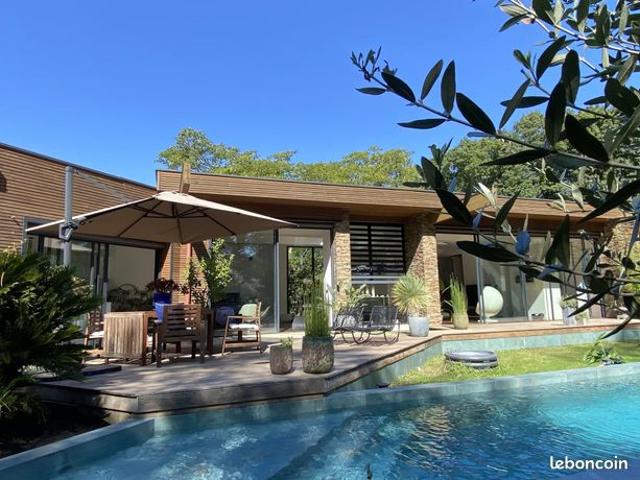 Maison 8 pièces 320 m²