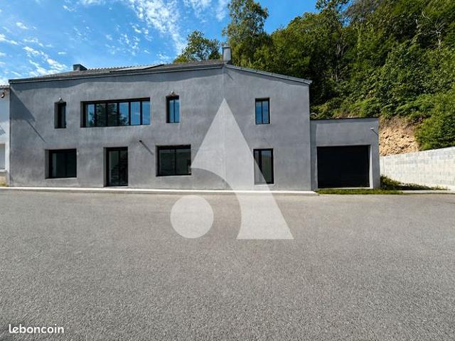 Maison 8 pièces 320 m²