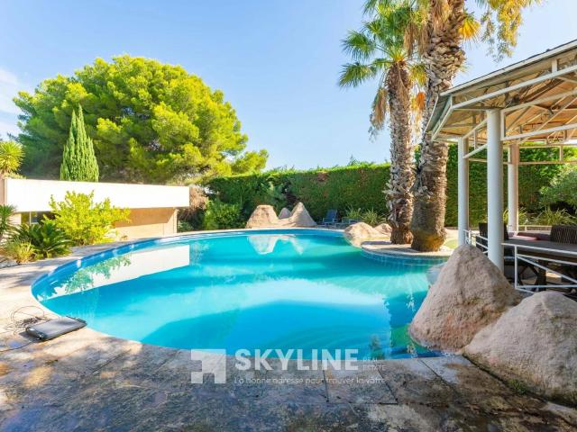 Maison 8 pièces 320 m²