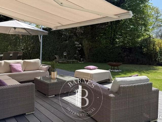 Maison 8 pièces 320 m²