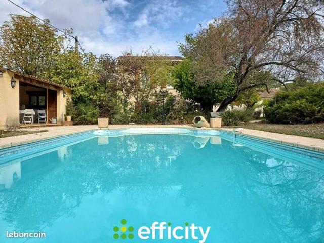Maison 8 pièces 320 m²
