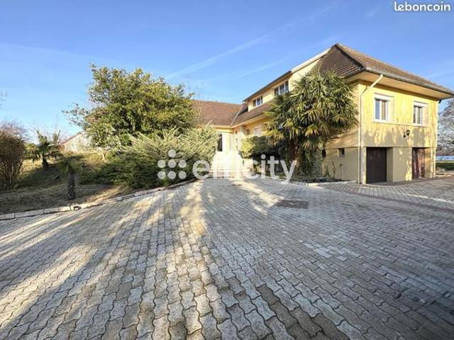 Maison 8 pièces 320 m²
