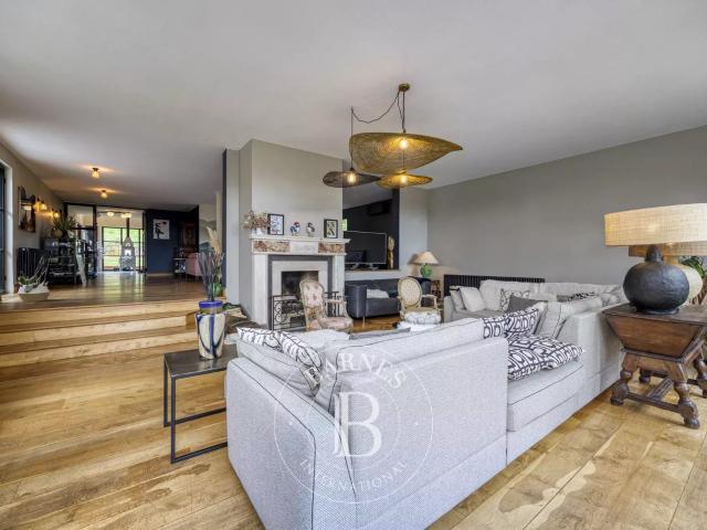 Maison 8 pièces 320 m²