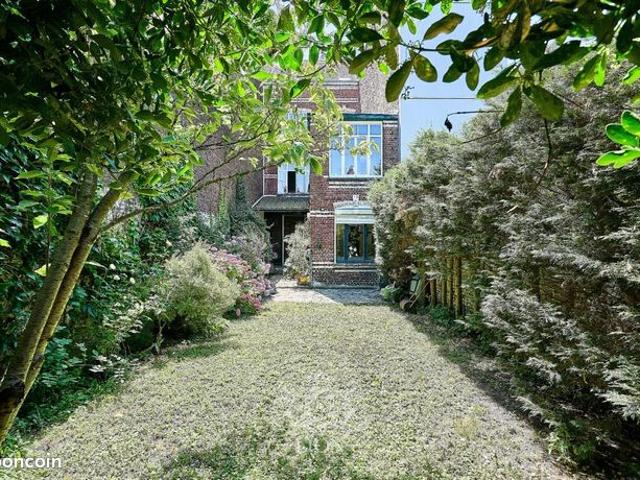 Maison 8 pièces 320 m²