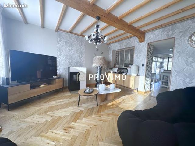 Maison 8 pièces 320 m²
