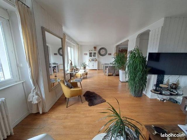 Maison 8 pièces 321 m²