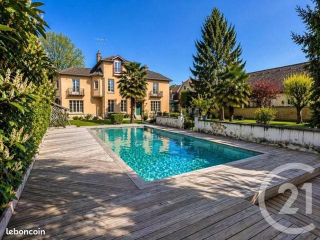 Maison 8 pièces 245 m²