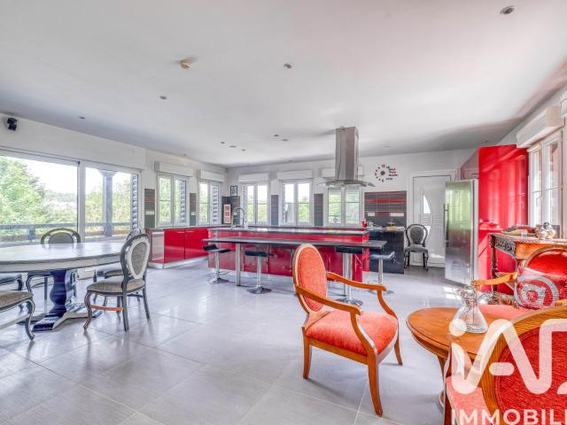Maison 8 pièces 322 m²