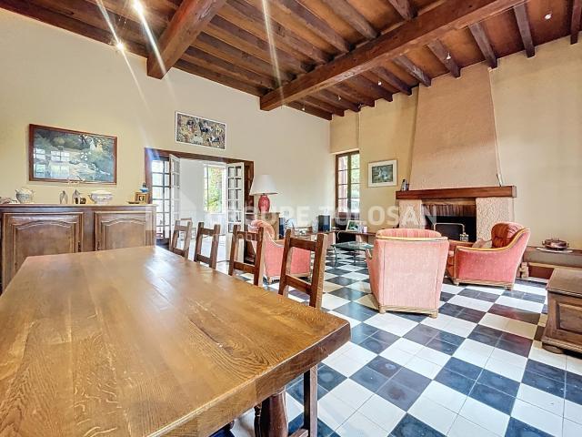 Maison 8 pièces 322 m²