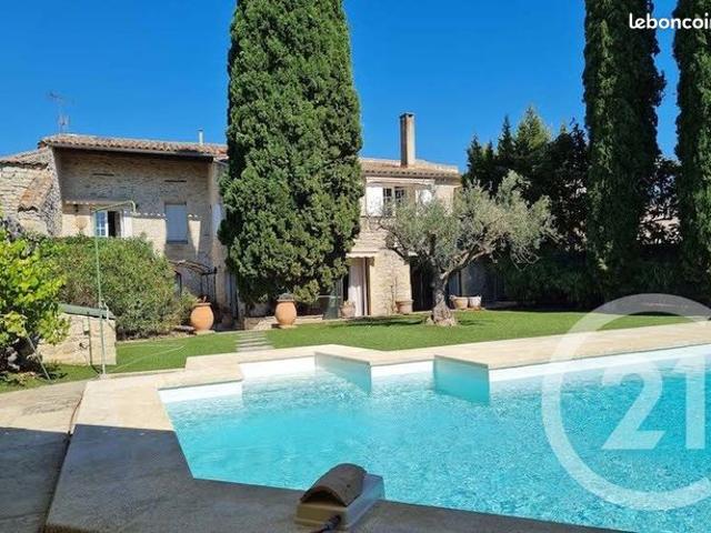Maison 8 pièces 322 m²