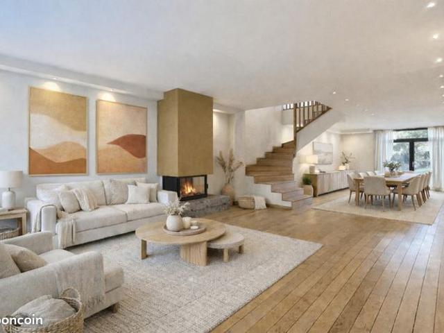 Maison 8 pièces 322 m²