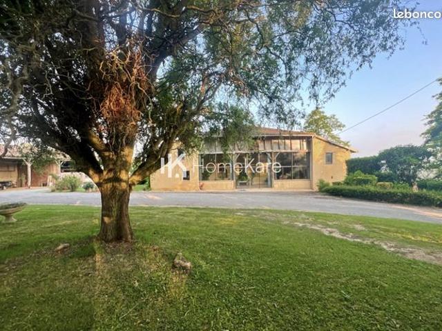 Maison 8 pièces 322 m²