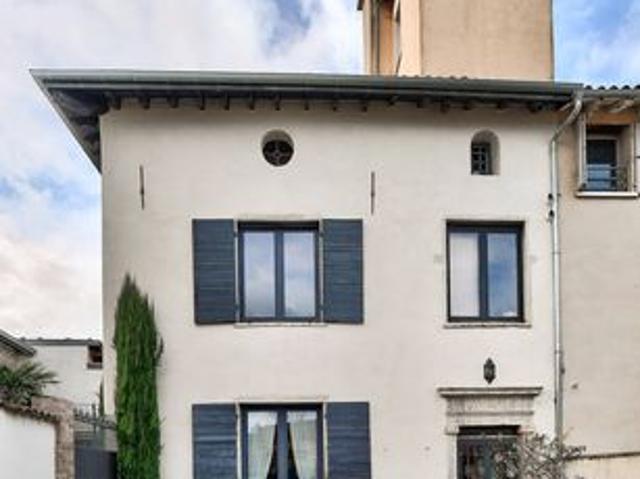 Maison 8 pièces 322 m²