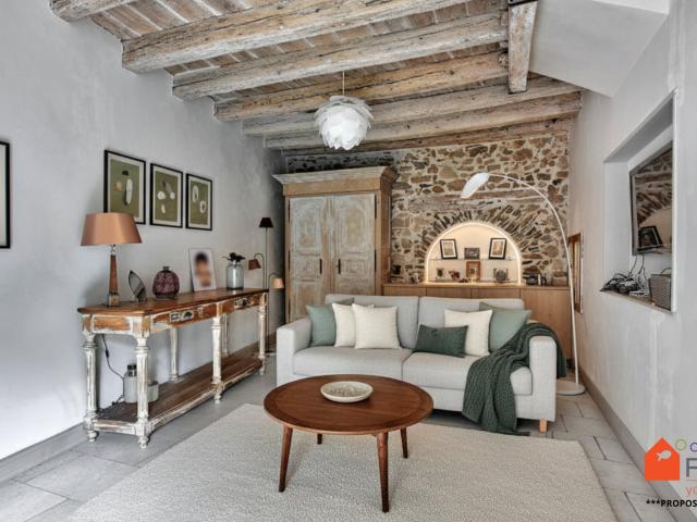 Maison 8 pièces 322 m²