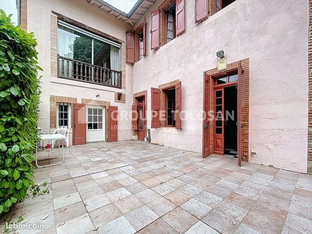 Maison 8 pièces 322 m²
