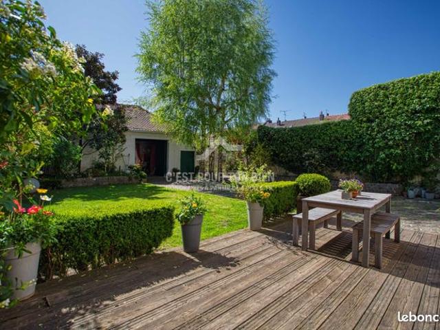 Maison 8 pièces 323 m²