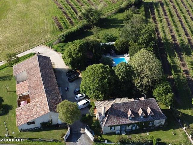 Maison 8 pièces 323 m²