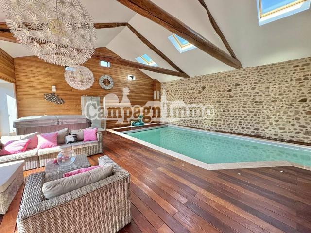 Maison 8 pièces 323 m²
