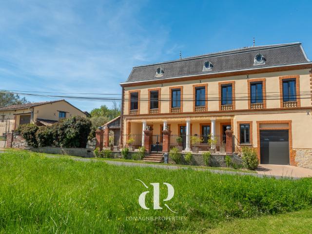 Maison 8 pièces 323 m²