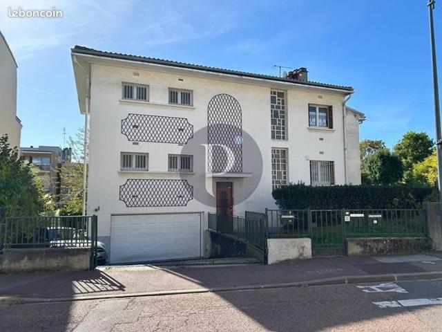 Maison 8 pièces 323 m²