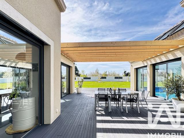 Maison 8 pièces 334 m²