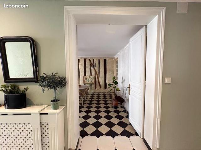 Maison 8 pièces 334 m²