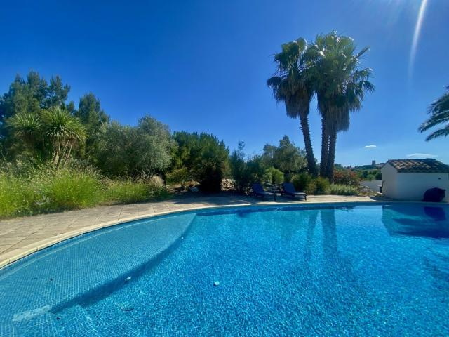 Maison 8 pièces 334 m²