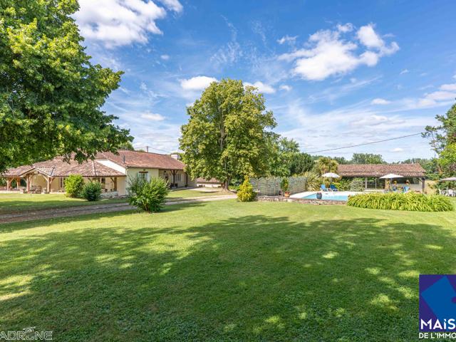 Maison 8 pièces 334 m²
