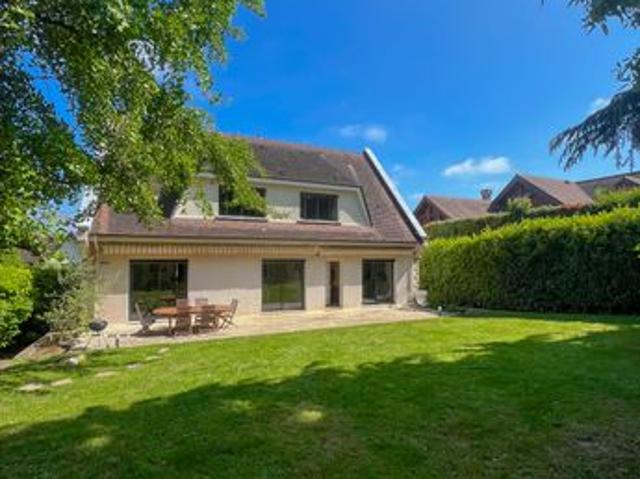 Maison 8 pièces 335 m²