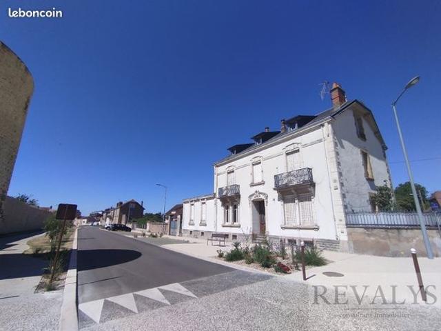 Maison 8 pièces 335 m²