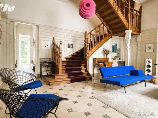 Maison 8 pièces 335 m²