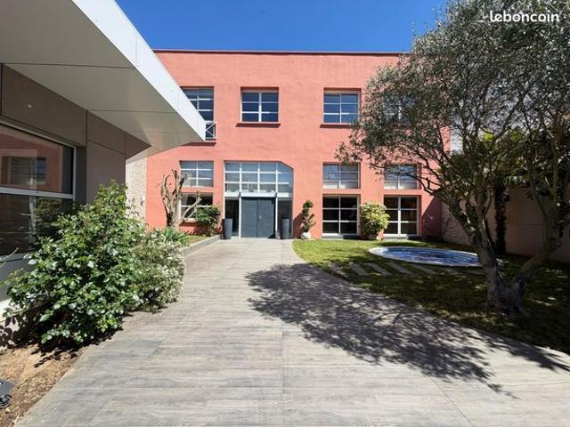 Maison 8 pièces 335 m²