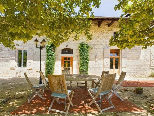 Maison 8 pièces 335 m²