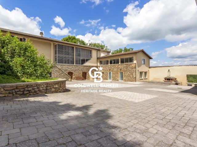 Maison 8 pièces 336 m²