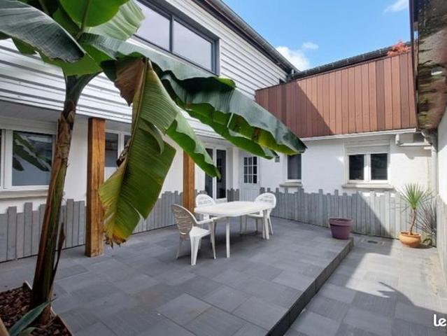 Maison 8 pièces 337 m²