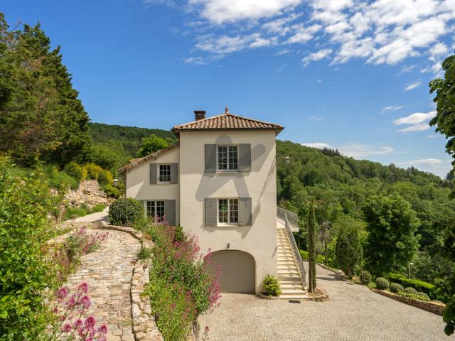 Maison 8 pièces 337 m²