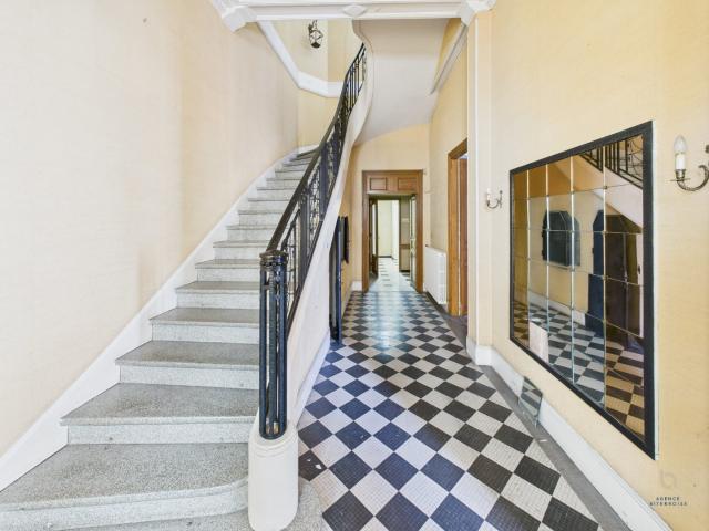 Maison 8 pièces 339 m²