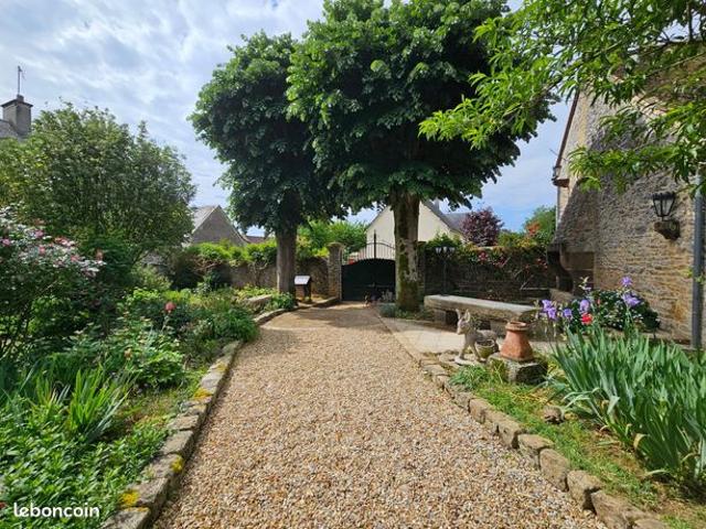 Maison 8 pièces 330 m²