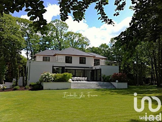 Maison 8 pièces 330 m²