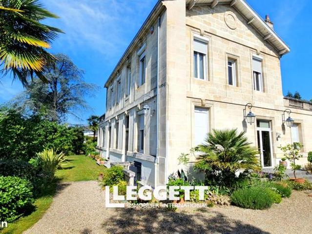 Maison 8 pièces 330 m²