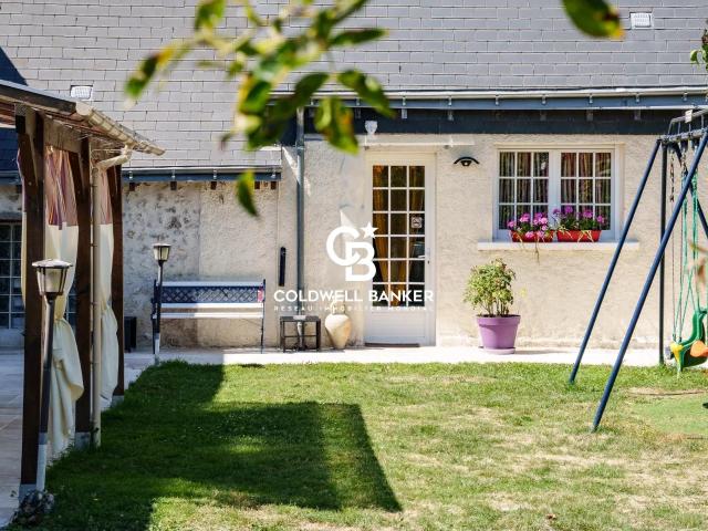 Maison 8 pièces 330 m²