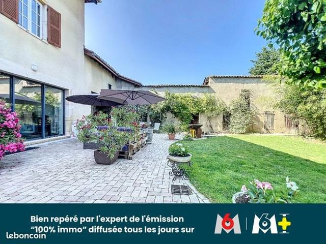 Maison 8 pièces 330 m²