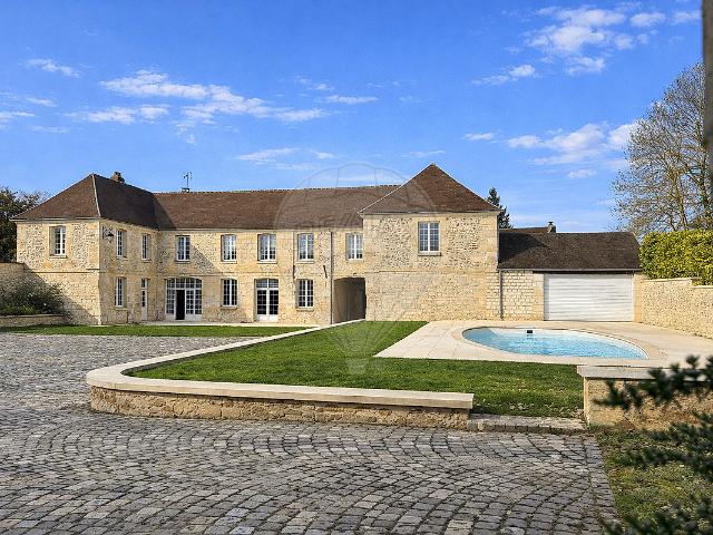 Maison 8 pièces 330 m²