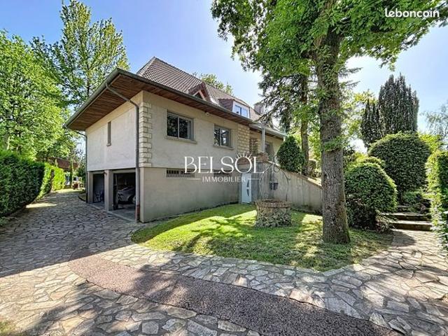 Maison 8 pièces 330 m²