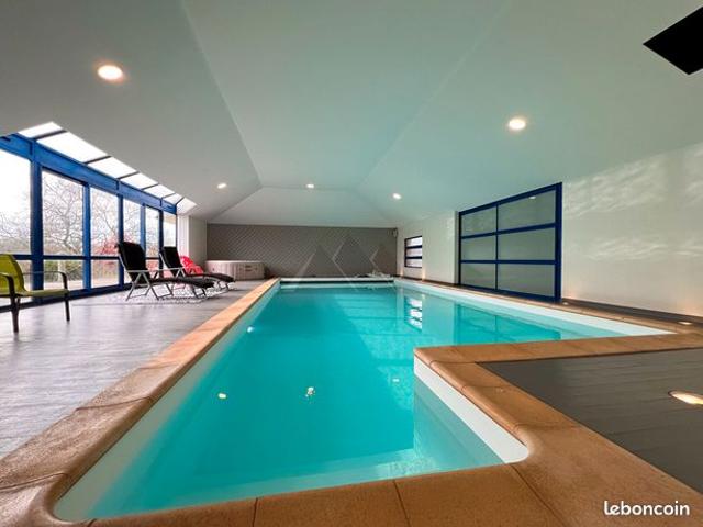 Maison 8 pièces 330 m²