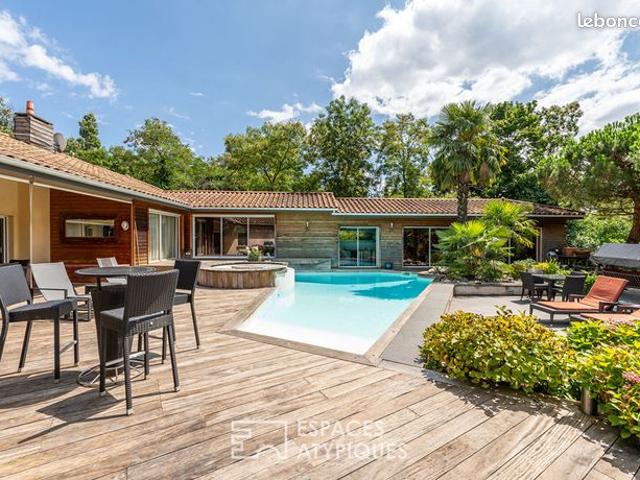 Maison 8 pièces 330 m²